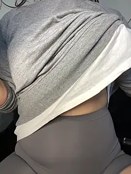 AlisaaRose online show from November 19, 2025, 8:36 am