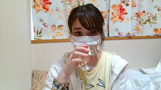 liliyRiSAcha-n online show from April 23, 2026, 7:30 am