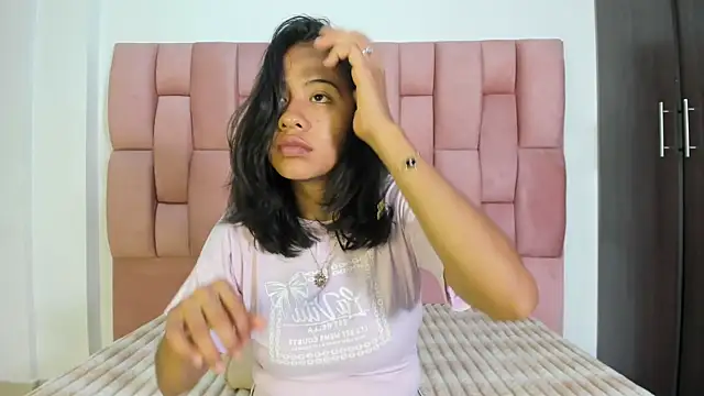 JuliKim  online show from October 16, 2025, 12:39 pm