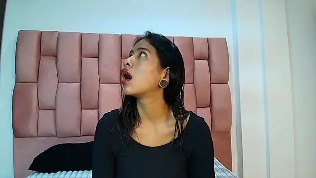 JuliKim  online show from February 18, 2026, 12:45 pm