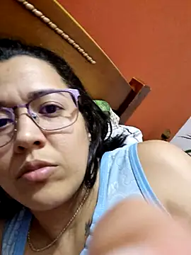 lady hot2xx online show from November 7, 2025, 4:34 am