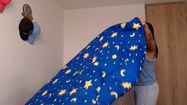 lady hot2xx online show from February 13, 2026, 3:41 pm