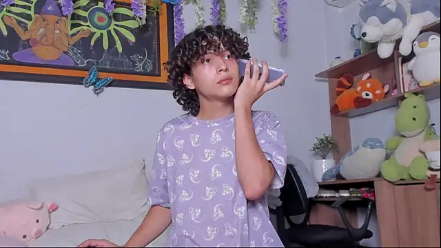 Snapshot of Cherry_boy_18 chatting on February 18, 2025, 2:16 am Cherry boy 18 online show from February 18, 2025, 2:16 am