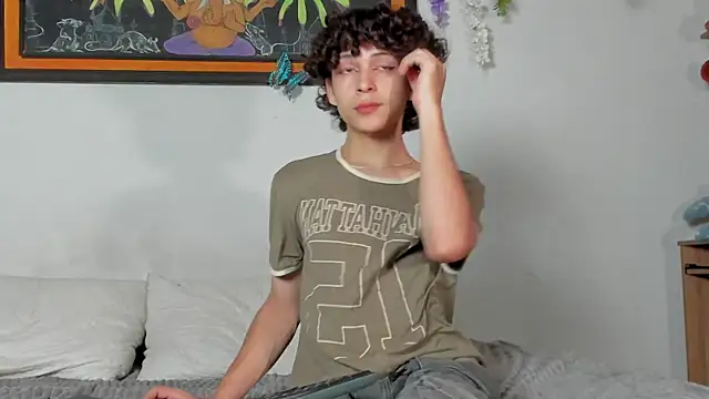 Snapshot of Cherry_boy_18 chatting on March 9, 2025, 3:54 am Cherry boy 18 online show from March 9, 2025, 3:54 am