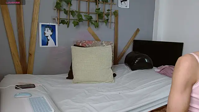 fem boyxx online show from February 12, 2025, 3:16 pm