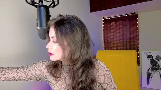 Emma  Blanco online show from October 2, 2025, 4:47 pm