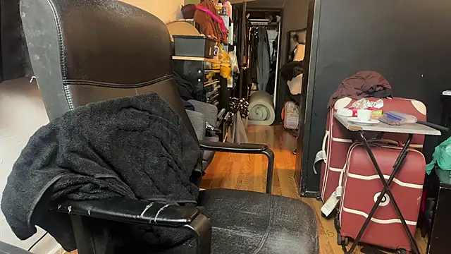 leanjamesdean online show from December 2, 2025, 3:01 am