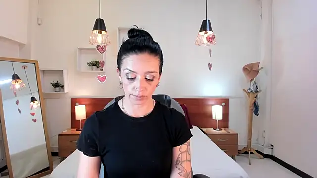 Kristen Garner online show from February 21, 2025, 8:49 pm