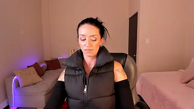 Snapshot of Kristen_Garner chatting on May 28, 2026, 8:17 pm Kristen Garner online show from May 28, 2026, 8:17 pm