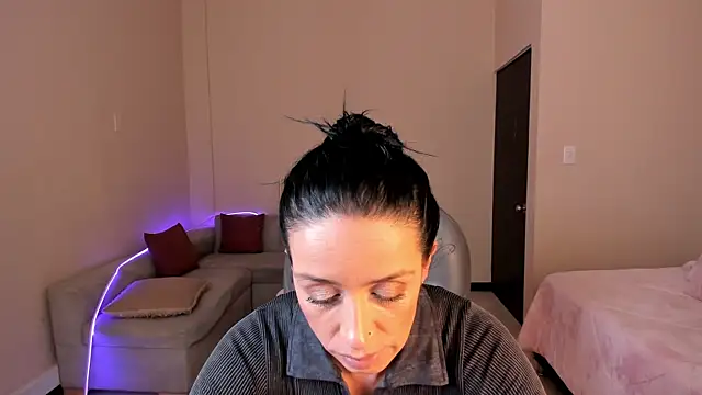 Snapshot of Kristen_Garner chatting on June 1, 2026, 8:21 pm Kristen Garner online show from June 1, 2026, 8:21 pm