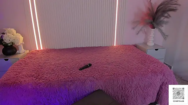 EmilyEvans7 online show from April 2, 2026, 7:22 pm