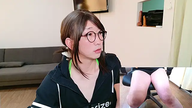 Snapshot of Kanae_sweet chatting on February 17, 2025, 12:43 am Kanae sweet online show from February 17, 2025, 12:43 am