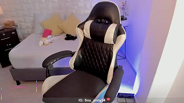 anny rouse24 online show from February 15, 2026, 2:19 am