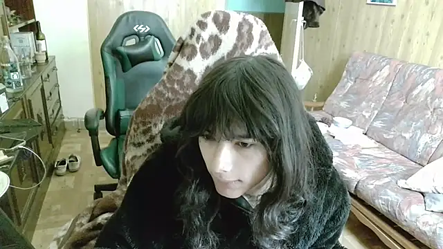 calliemaggotbone online show from December 3, 2025, 10:57 am