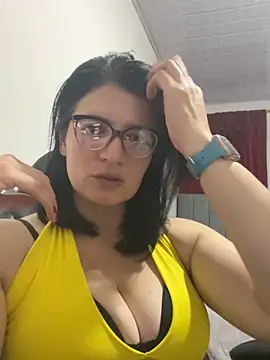 Snapshot of adriana71 chatting on September 17, 2025, 8:43 pm adriana71 online show from September 17, 2025, 8:43 pm