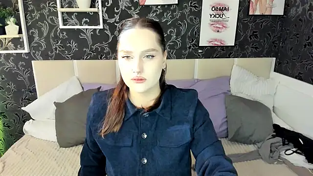 SofiaLovelyC online show from May 5, 2026, 6:10 am