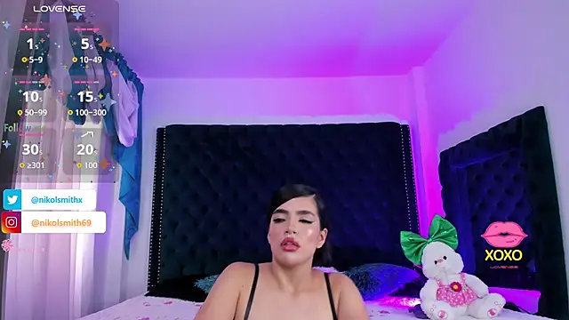 nikolsmithh online show from October 28, 2025, 6:32 pm