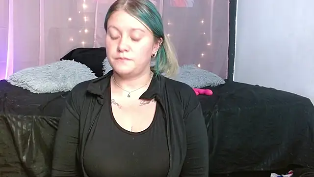 Snapshot of miley_jensen chatting on December 19, 2024, 11:07 am miley jensen online show from December 19, 2024, 11:07 am