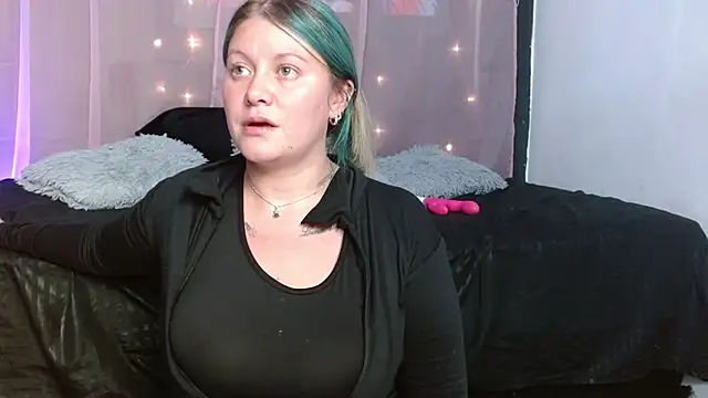 Snapshot of miley_jensen chatting on December 21, 2024, 4:52 am miley jensen online show from December 21, 2024, 4:52 am