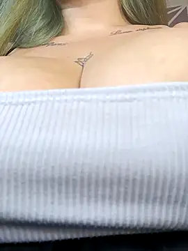 Snapshot of miley_jensen chatting on March 19, 2025, 8:34 am miley jensen online show from March 19, 2025, 8:34 am