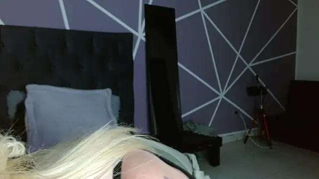 Snapshot of miley_jensen chatting on September 19, 2025, 9:11 am miley jensen online show from September 19, 2025, 9:11 am