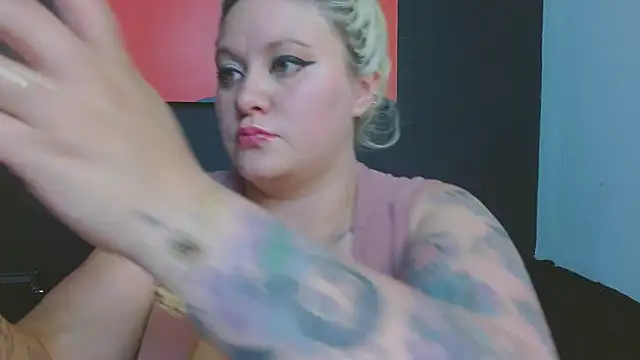 Snapshot of miley_jensen chatting on October 17, 2025, 9:39 pm miley jensen online show from October 17, 2025, 9:39 pm