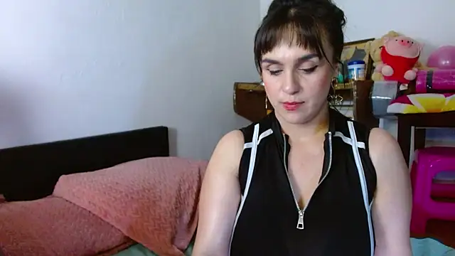 Snapshot of collette_beaufoy_ chatting on May 15, 2026, 7:04 am collette beaufoy online show from May 15, 2026, 7:04 am