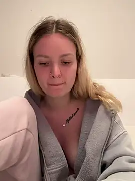 mariemelissah online show from February 24, 2025, 12:48 pm