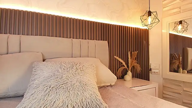 SHANONCLARK online show from December 19, 2025, 9:00 pm