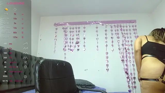 Snapshot of Lady__Pink chatting on January 24, 2025, 9:15 pm Lady Pink online show from January 24, 2025, 9:15 pm