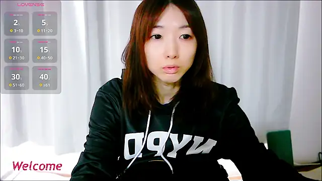 Snapshot of Love_me_Eri_ chatting on October 6, 2025, 11:46 pm Love me Eri online show from October 6, 2025, 11:46 pm