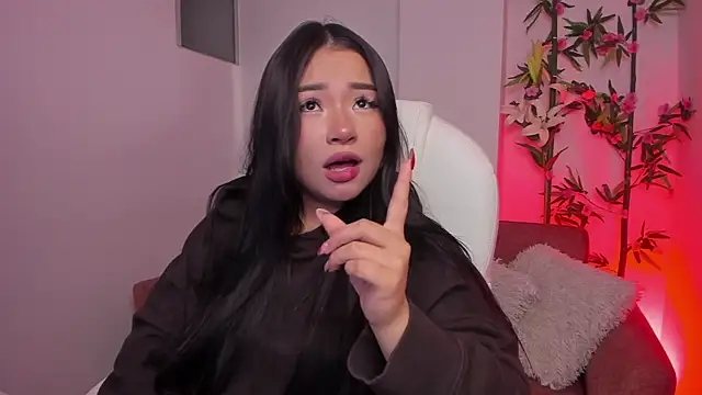 Snapshot of Lulu_Sakura_ chatting on December 15, 2024, 10:39 am Lulu Sakura  online show from December 15, 2024, 10:39 am