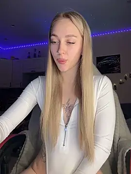 Snapshot of Good__Girl_ chatting on September 21, 2025, 4:41 pm Good Girl online show from September 21, 2025, 4:41 pm