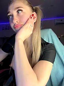 Snapshot of Good__Girl_ chatting on September 28, 2025, 6:35 pm Good Girl online show from September 28, 2025, 6:35 pm