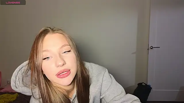 MiaKeler online show from February 5, 2025, 6:59 pm