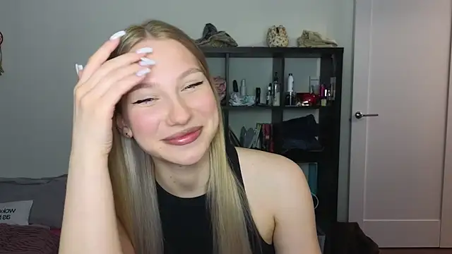 MiaKeler online show from March 17, 2025, 5:05 pm