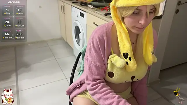 ShiroiFubuki online show from December 13, 2025, 7:53 pm