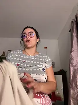 Snapshot of Lia_flowers chatting on December 30, 2024, 11:49 pm Lia flowers online show from December 30, 2024, 11:49 pm