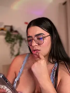 Snapshot of Lia_flowers chatting on January 20, 2025, 4:54 am Lia flowers online show from January 20, 2025, 4:54 am