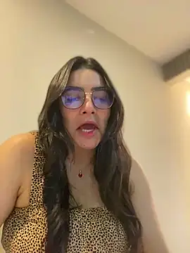 Snapshot of Lia_flowers chatting on February 3, 2025, 11:36 pm Lia flowers online show from February 3, 2025, 11:36 pm