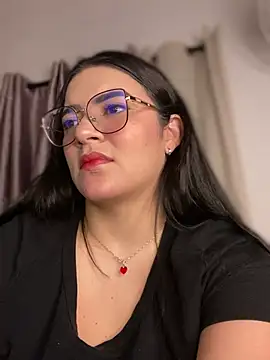 Snapshot of Lia_flowers chatting on February 8, 2025, 11:24 pm Lia flowers online show from February 8, 2025, 11:24 pm