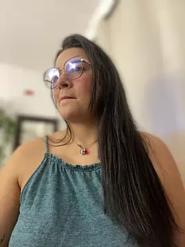 Snapshot of Lia_flowers chatting on February 24, 2025, 11:09 pm Lia flowers online show from February 24, 2025, 11:09 pm