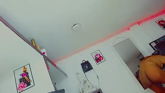 candy kendall online show from October 30, 2025, 8:49 am