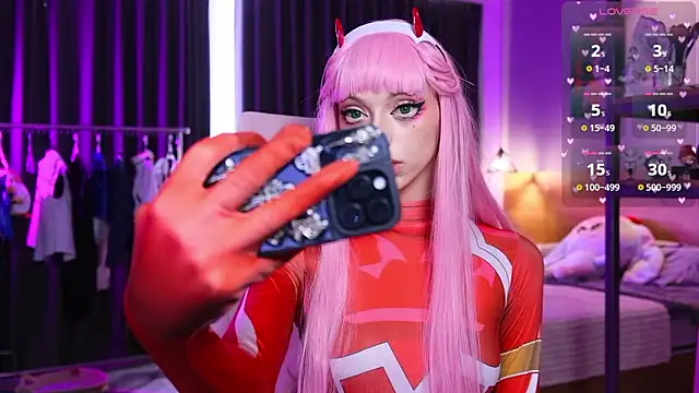 HolliWould  online show from February 20, 2026, 9:21 am