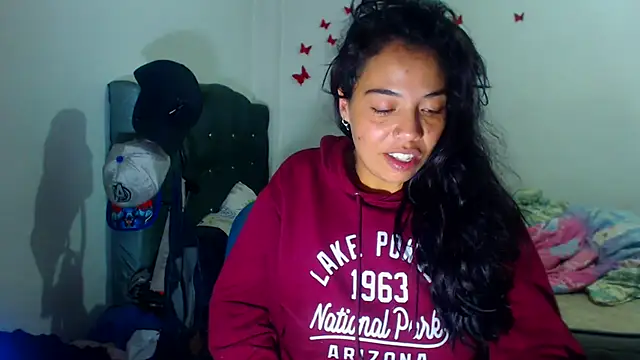 AmaraRoberts420 online show from December 1, 2025, 6:13 pm