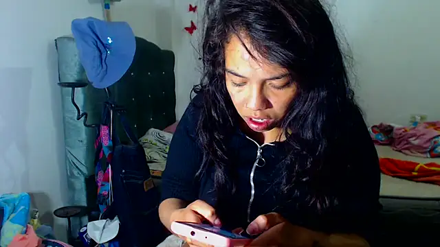 AmaraRoberts420 online show from December 14, 2025, 4:45 pm