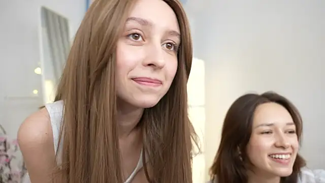 Snapshot of VivianLy_ chatting on December 5, 2024, 9:50 am VivianLy online show from December 5, 2024, 9:50 am