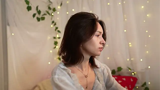 Snapshot of VivianLy_ chatting on January 15, 2025, 7:48 am VivianLy online show from January 15, 2025, 7:48 am