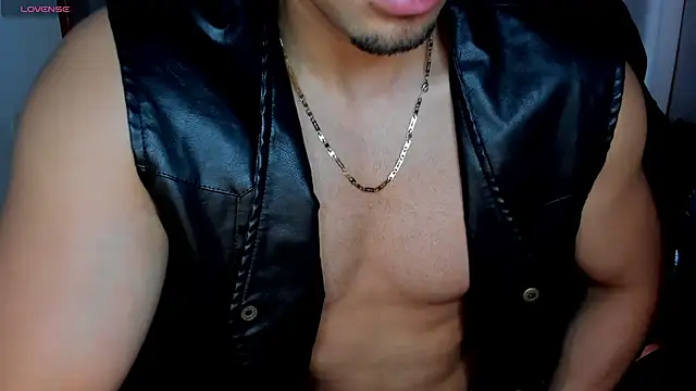 Snapshot of Tommy_Bred chatting on May 31, 2026, 8:21 pm Tommy Bred online show from May 31, 2026, 8:21 pm