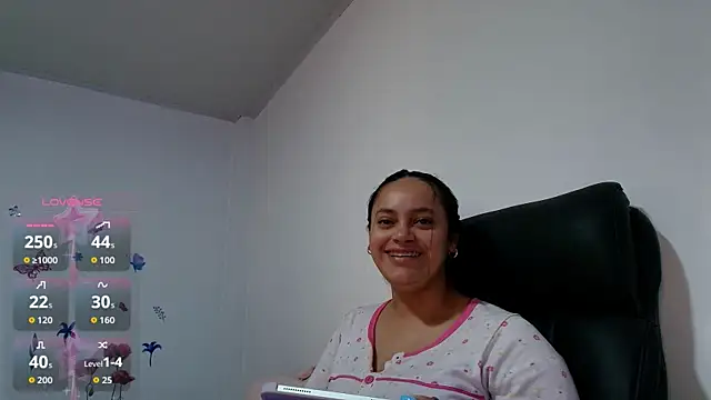 VICTORIABLACK xh online show from April 15, 2026, 6:04 pm